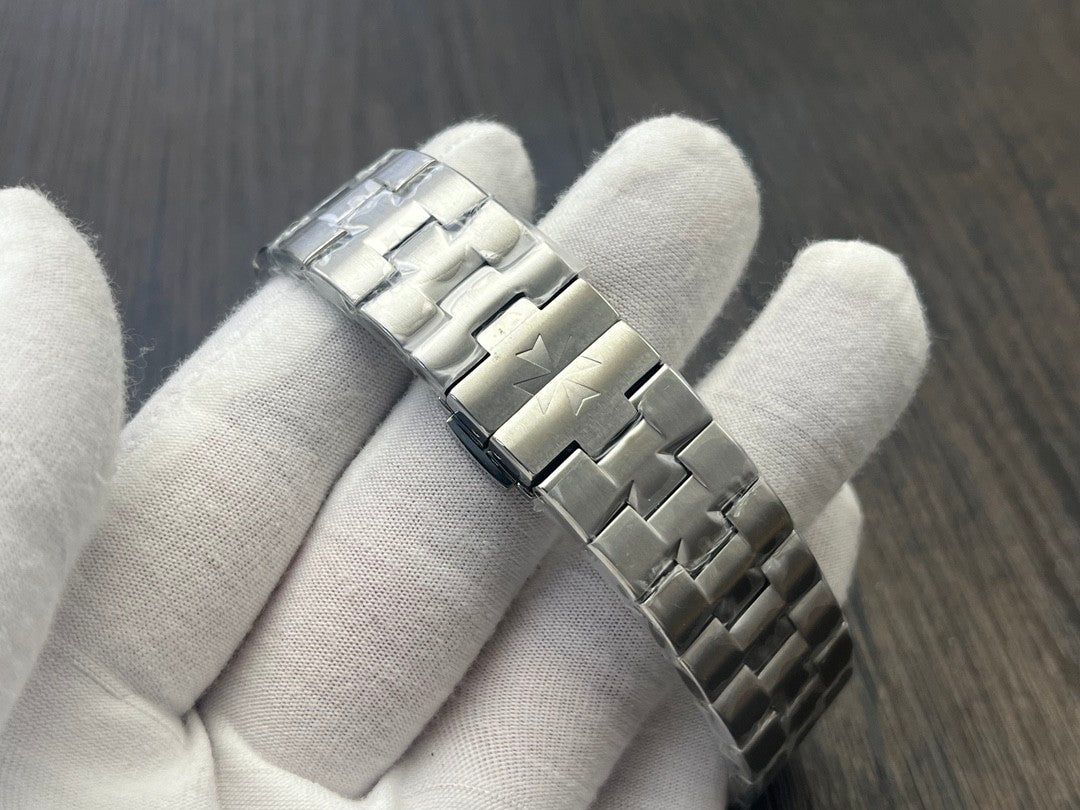 VC 7920V/210A-B333 Silver Dial Stainless Steel Bracelet