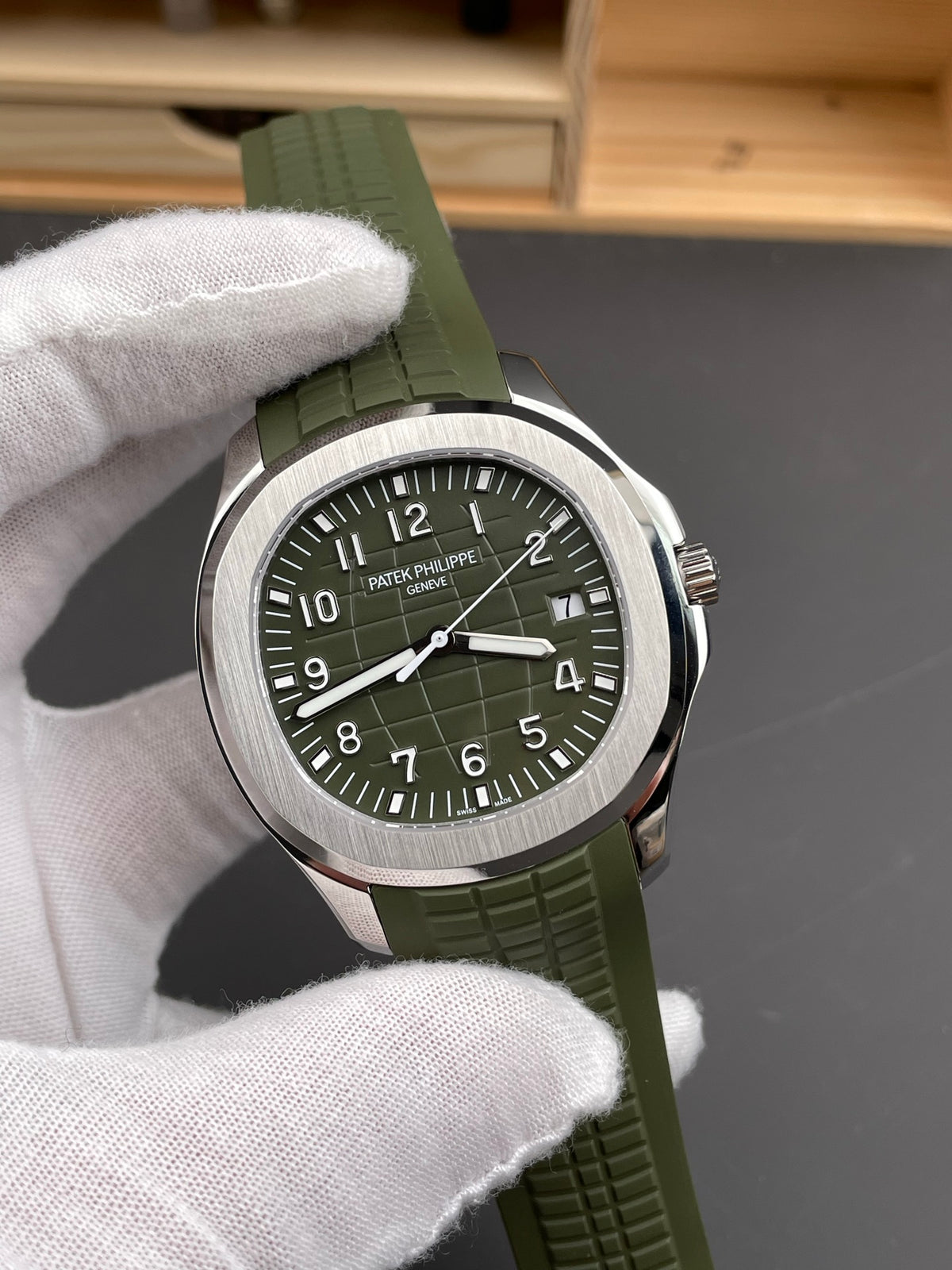 Aquanaut 5168G-010 Khakis 18k White Gold Plated 42mm