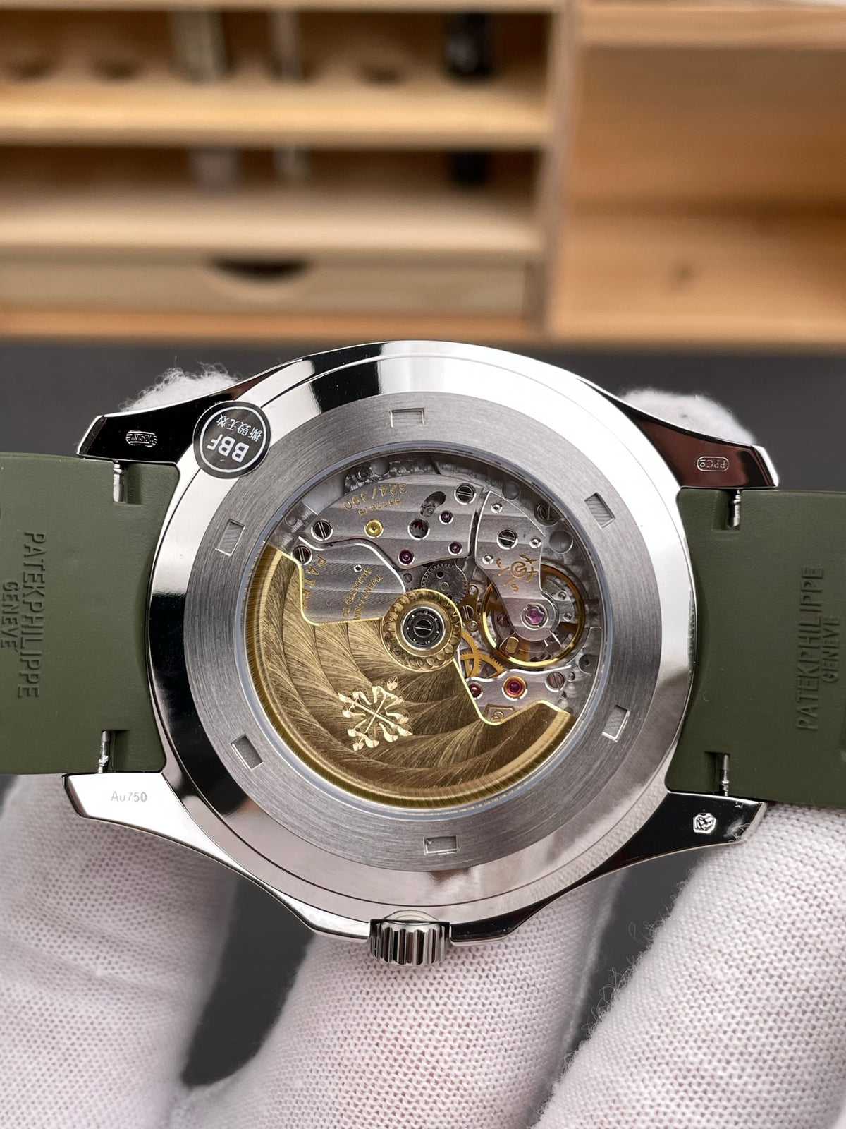 Aquanaut 5168G-010 Khakis 18k White Gold Plated 42mm
